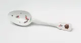 A Meissen porcelain serving spoon with the Sulkowski arms by Meissen Royal Porcelain Manufactory, sold Nov 2017