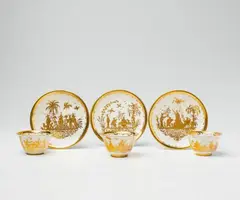 Abraham Seuter, Three Meissen porcelain teabowls with "goldchinesen"