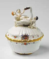 A small Meissen porcelain tureen from the Swan Service by Meissen Royal Porcelain Manufactory, sold May 2017