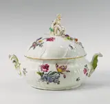 Meissen Royal Porcelain Manufactory, A Meissen porcelain "Neu-Ozier" tureen and cover.