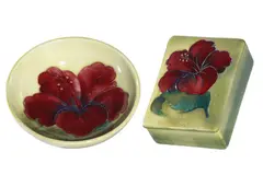 Moorcroft, TWO PIECES IN THE HIBISCUS PATTERN