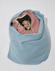 Ron Mueck, Man in Blankets, 2000, mixed media