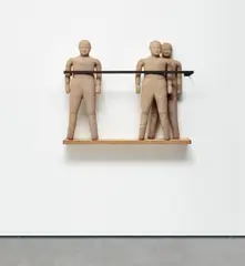 Juan Muñoz, Three Figure Balcony, 1990, terracotta, wooden base and metal bar, in 5 parts