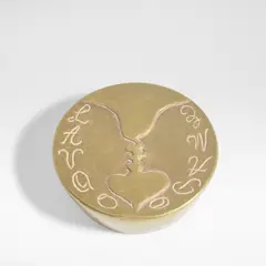 Line Vautrin, 'Elle a vécu occupée à aimer' presse-papier, circa 1950, Gilt-bronze, intaglio modelled as two figures forming a heart shape