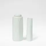Edmund de Waal, Lidded jar and cylinder