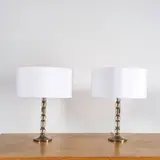Travail Français, Paire de lampes de table, A pair of French table lamps in brass, gilt metal and acrylic glass made circa 1970