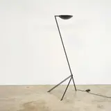 Travail Français, Lampadaire, A French floor lamp in lacquered tubular steel and lacquered steel sheet edited by Electrorama circa 1990