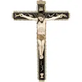 Cristo Crucificado, ORIGEN HISPANO-FILIPINO, SIGLO XVIII, Talla en marfil con detalles entintados y policromados sobre cruz de madera tallada con incrustaciones de marfil esgrafiado