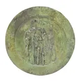 Lorraine Pinto, PLATÓN CON PERSONAJES, Bronce, acabado color verde