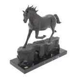 Jorge Coste, CABALLO AL TROTE, Bronce, patinado en color marrón; con base de mármol negro