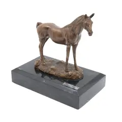 Caballo, SIGLO XXI, Bronce, patinado en tono marrón; con base de mármol negro