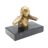 Monos Sabios, SIGLO XX, Bronce, acabado color dorado; con base de mármol negro