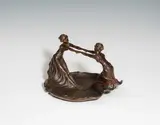 Franz Xaver Bergmann, Plate with dancing women, bronze, patinated; marked on the bottom with jug mark "B", "GESCHÜTZT" and "5724"