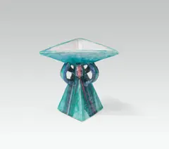 Hilda Jesser, Centerpiece