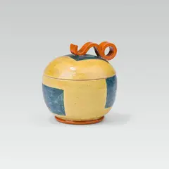 Lidded box by Gudrun Baudisch-Wittke, offered Mar 2022