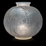 POISSONS VASE, NO. 925 by René Lalique, sold Oct 2025