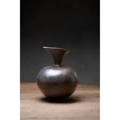 Magdalene Odundo, UNTITLED, VESSEL, 1986, 1986, burnished and carbonised terracotta