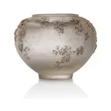 GUIRLANDES, BOUCHON FEMME ASSISE VASE, CP326 by René Lalique, sold Oct 2023