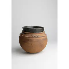 Magdalene Odundo, Early Vessel, 1976, 1976, stoneware