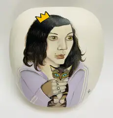 Ross Muir, CRACKS CATS AND CROWN, Hand-painted ceramic