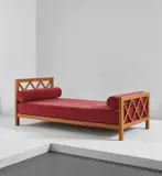 Jean Royere, "Croisillon" daybed, circa 1955, Oak, fabric