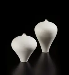 Taizo Kuroda, Untitled 13 (Mei Ping) and Untitled 22 (Mei Ping), 2015, Porcelain