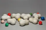 Kristin McKirdy, Sans Titre, 2007, ceramic, in 15 parts