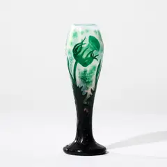 Vase de forme balustre élevé sur piédouche by Daum Nancy, offered Apr 2026