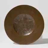 Edgar Brandt, Plat circulaire, Bronze patiné partiellement martelé