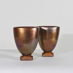 Alfredo Barbini, Paire de vases, A pair of vases in partially frosted iridescent multilayered glass with gold leaf inclusions designed by Alfredo Barbini and executed by V