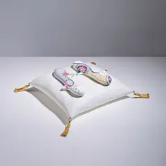 Sculpture Boudoir by Kristin McKirdy, Porcelaine de Sèvres émaillée partiellement peinte et dorée, biscuit et bronze patiné, sold Apr 2026