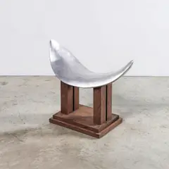 Pascal Koch, Tabouret Trône, Wengué et fonte d'aluminium