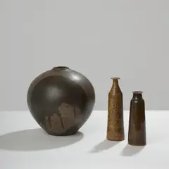 Robert Deblander, Ensemble comprenant un vase et deux bouteilles, A signed set of one vase in glazed stoneware and two bottles in glazed stoneware and porcelain by Robert Deblander with the artist's seal