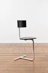 Gaston Eysselinck, Chaise TZS1, A 'TZS1' chair in lacquered tubular steel and lacquered wood designed by Gaston Eysselinck in 1931 and edited by Fratsa circa 1980