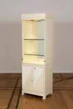 Emiel Veranneman, Vitrine rétroéclairée, A backlit display cabinet in lacquered wood, glass and brass designed by Emiel Veranneman in 1986