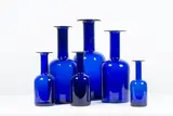 Otto Brauer, Ensemble de six bouteilles Gulvvase, A set of six 'Gulvvase' bottles in colored glass designed by Otto Brauer in 1959 and edited by Kastrup Holmegaard circa 1970