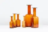 Otto Brauer, Ensemble de six bouteilles Gulvvase, A set of six 'Gulvvase' bottles in colored glass designed by Otto Brauer in 1959 and edited by Kastrup Holmegaard circa 1970