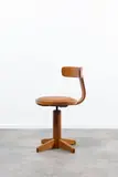 Magnus Stephensen, Chaise pivotante, A swivel chair in beech, leather and brass designed by Magnus Stephensen and edited by Fritz Hansen circa 1950