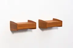 Melvin Mikkelsen, Paire de chevets muraux, A labeled pair of wall bedsides in oak and ash designed by Melvin Mikkelsen and edited by Melvin Mikkelsen Møbler circa 1965