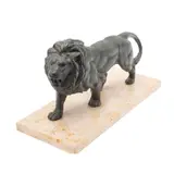 León Pasante*, SIGLO XX, Bronce, patinado en color verde; base de mármol beige