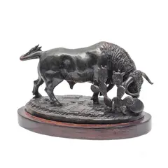 Emilio Fuentes, TORO EN EL CAMPO, Bronce, patinado en color verde; con base de madera