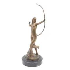 Diana Cazadora, MÉXICO, SIGLO XX, Bronce, patinado en tono "oro viejo"; con base de mármol negro