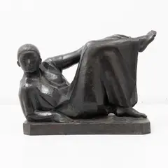 MUJER RECOSTADA by Felipe Castaneda, Bronce, patinado en color marrón, offered Feb 2026