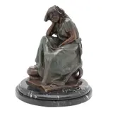 Ricardo Ponzanelli, MUJER CON OLLAS, 1986, Bronce, patinado en color verde y marrón; con base de mármol negro