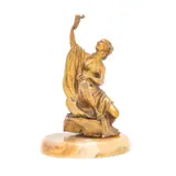 Mujer Helénica, FRANCIA, CA., 1900, Bronce, acabado dorado; con base de piedra veteada