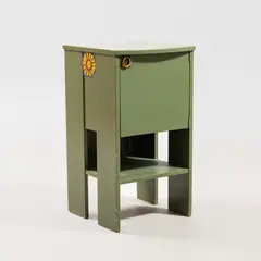 Max Frelander, Bedside table