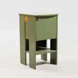 Max Frelander, Bedside table