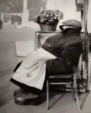 Franz Hubmann, Vendor of straw flowers at the Stadtpark, Vienna 1952, 1952, Vintage silver print on double-weight glossy paper, in very good condition. Mounted by the photographer on paper mat