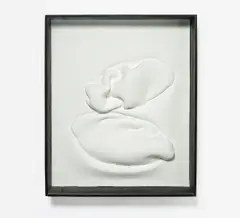 Ferdinand Spindel, Ohne Titel, Mischtechnik (weiß gefasster Schaumstoff, auf Holzplatte montiert)