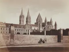 Édouard Baldus, Église Saint-Étienne de Caen, derrière le mur, circa 1855, Salt print